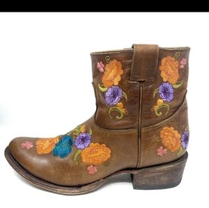 Corral boots